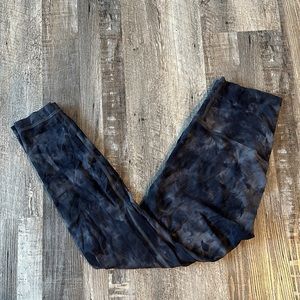 Lululemon align diamond die leggings.